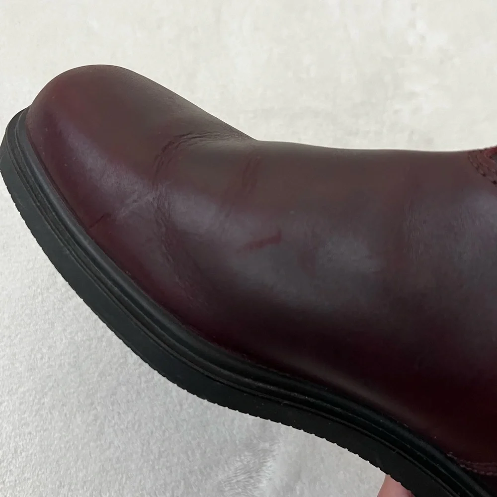 Blundstone Burgundy Chelsea Boots with Black Elastic